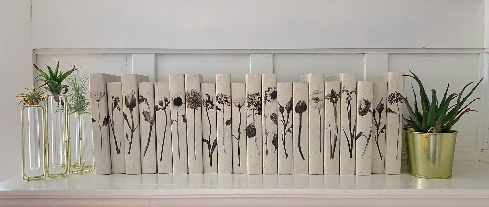 Delicate Flowers decorative book set